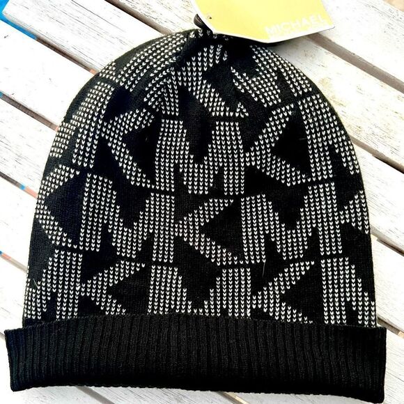 MICHAEL KORS 2017 WOMEN'S BEANIE HAT ONE SIZE BLACK & WHITE MONOGRAM NWT - Picture 3 of 4